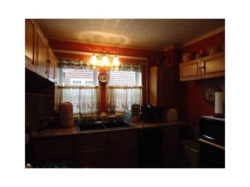 42 Nichol Street Paris, ME 04281 - Photo 4 of 16 Kitchen.