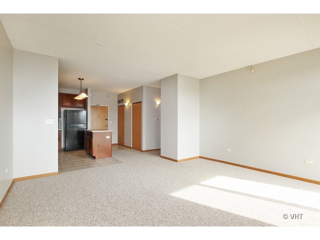 515 Main Street, Unit 507 Evanston, IL 60202 - Photo 3 of 10 a view of a big room with a kitchen
