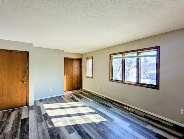 $1,100 | 825 Jessamine Avenue East, Unit 2, St. Paul, MN 55106