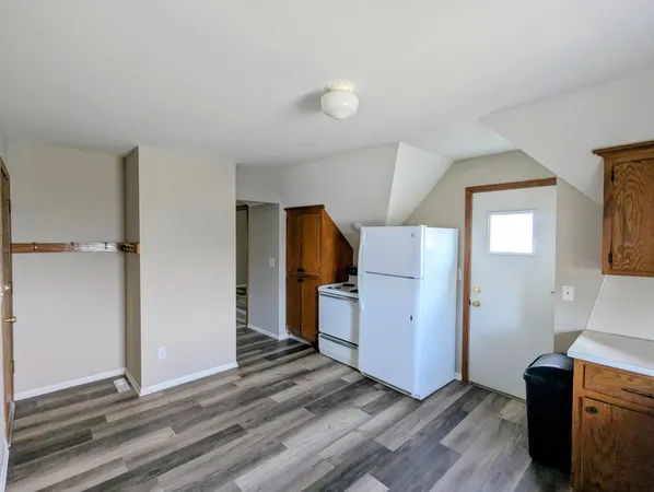 $1,100 | 825 Jessamine Avenue East, Unit 2, St. Paul, MN 55106