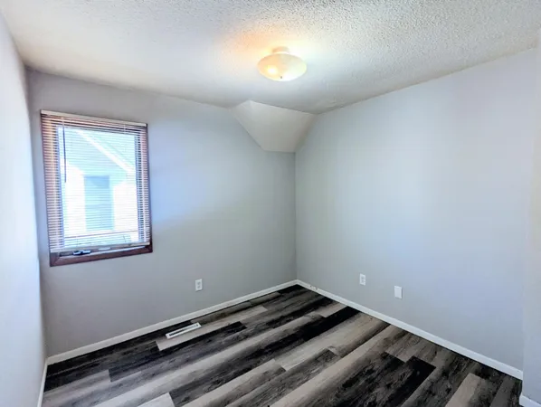 $1,100 | 825 Jessamine Avenue East, Unit 2, St. Paul, MN 55106