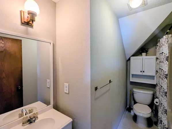 $1,100 | 825 Jessamine Avenue East, Unit 2, St. Paul, MN 55106