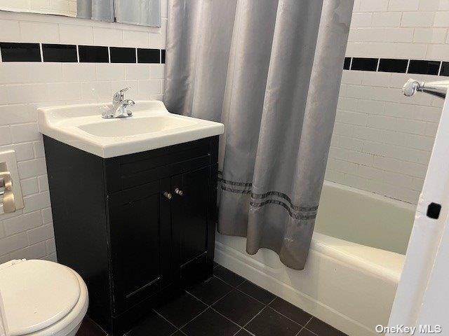88-29 155th Avenue, Unit 6D Queens, NY 11414 - Photo 8 of 16 a bathroom with a sink and a mirror