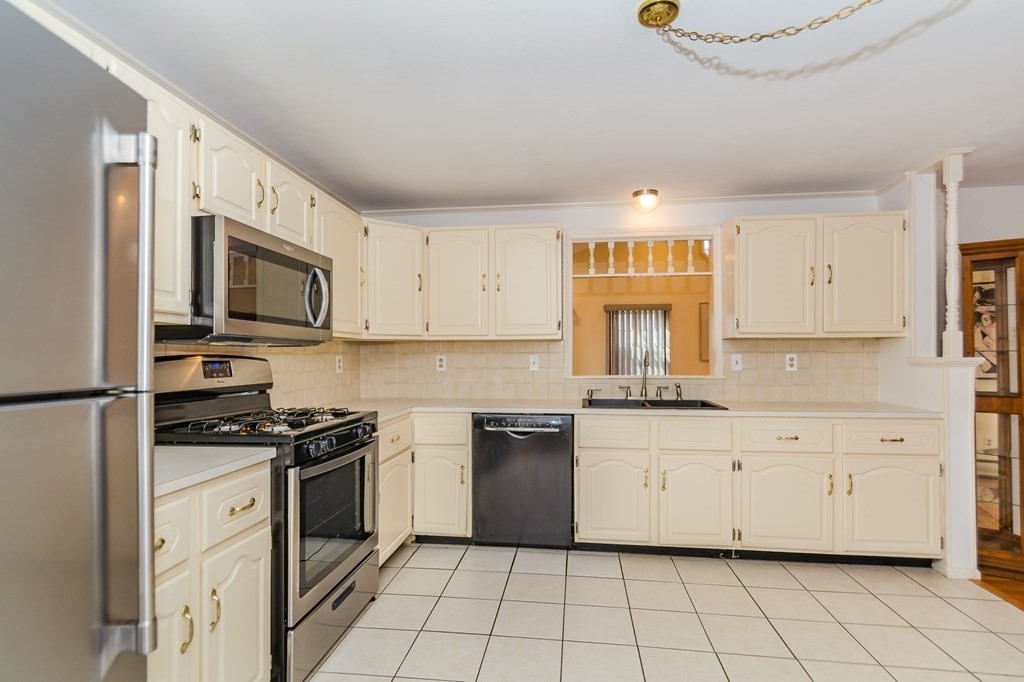 11 Derry Road Methuen, MA 01844 - Photo 11 of 40 Gallery Image 11