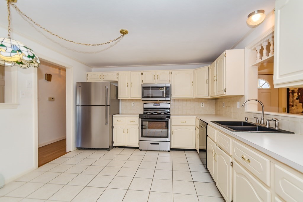 11 Derry Road Methuen, MA 01844 - Photo 10 of 40 Gallery Image 10