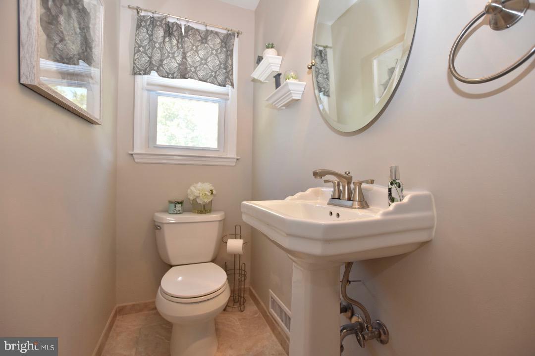 809 Hilltop Road Cinnaminson, NJ 08077 - Photo 8 of 17 Gallery Image 8