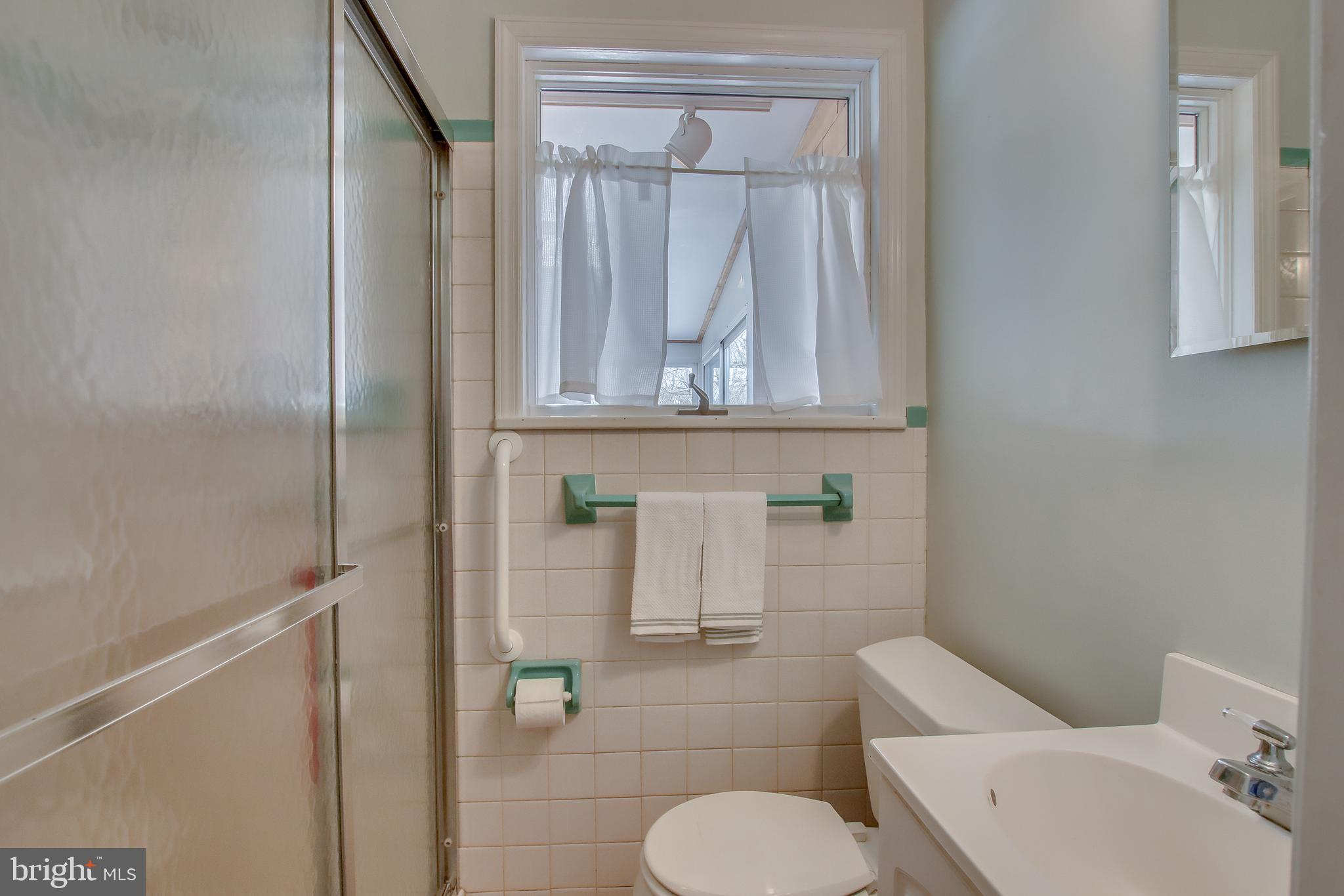 4200 Davisville Road Hatboro, PA 19040 - Photo 20 of 34 Full Bathroom