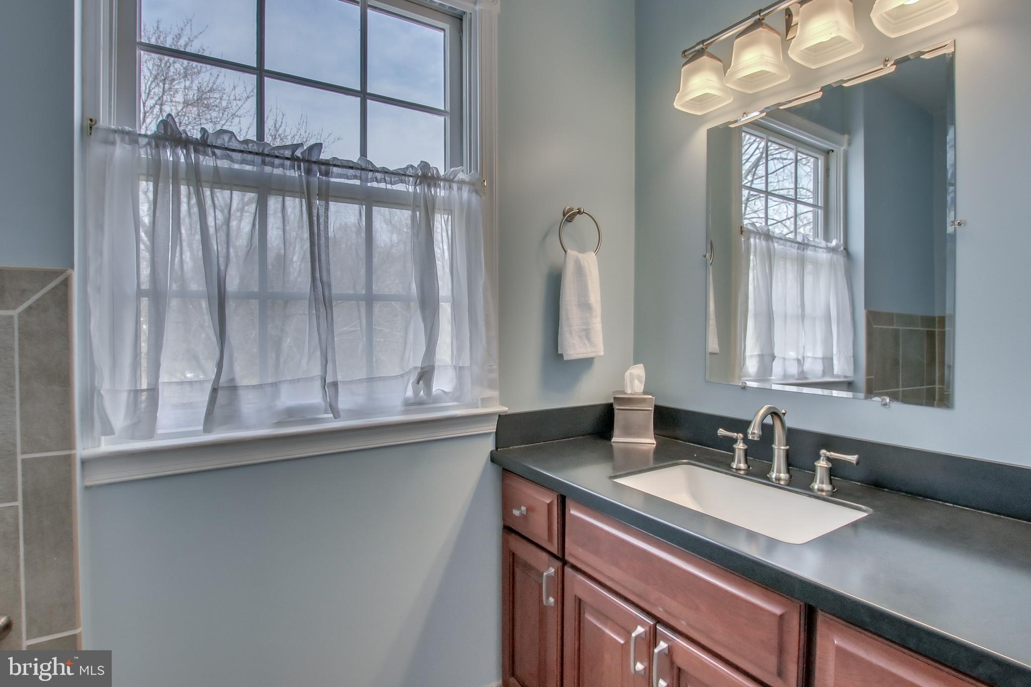 4200 Davisville Road Hatboro, PA 19040 - Photo 28 of 34 Full Bathroom