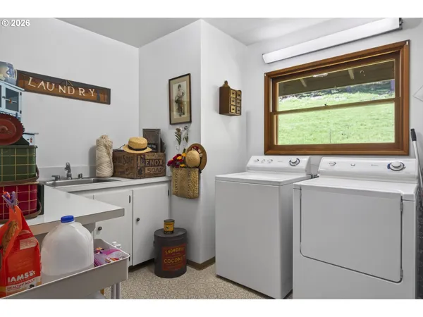 $1,199,900 | 1349 Willis Creek Road, Winston, OR 97496