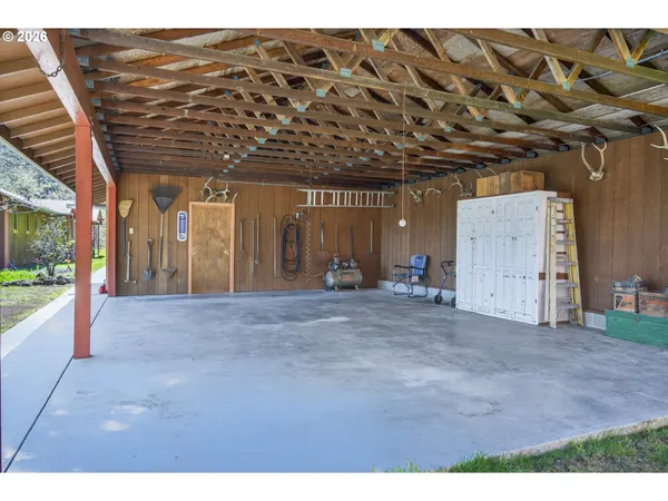 $1,199,900 | 1349 Willis Creek Road, Winston, OR 97496