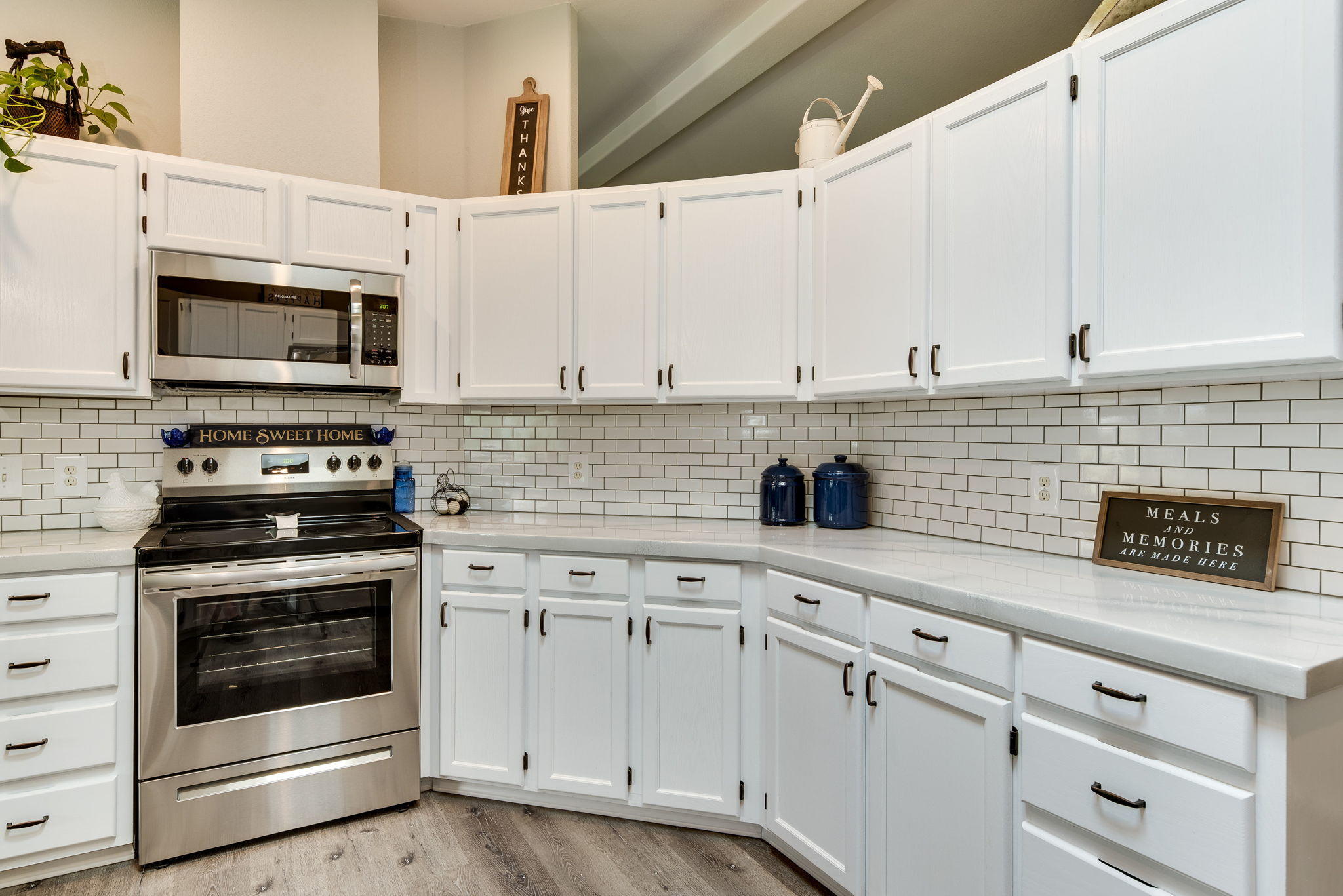 62362 Powell Butte Road Bend, OR 97701 - Photo 15 of 45 Breakfast Bar