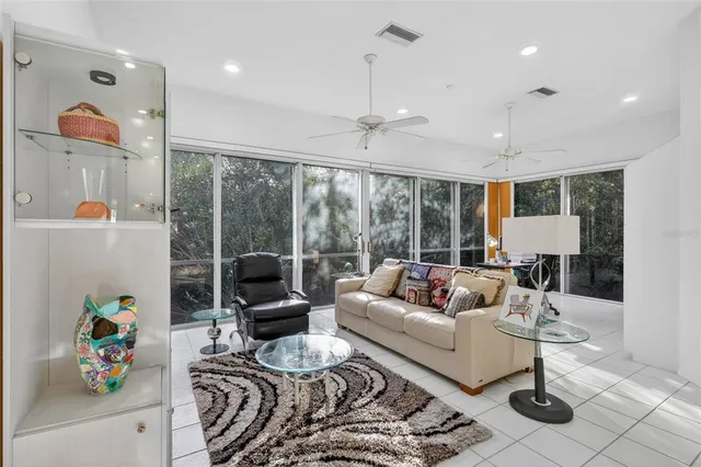 $549,500 | 1723 Starling Drive, Sarasota, FL 34231