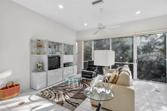 $549,500 | 1723 Starling Drive, Sarasota, FL 34231