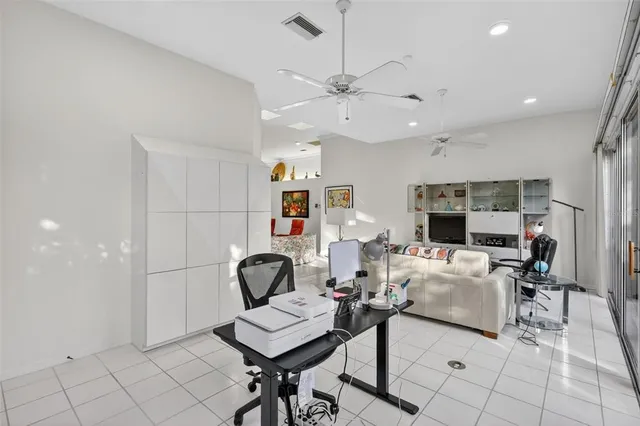 $549,500 | 1723 Starling Drive, Sarasota, FL 34231