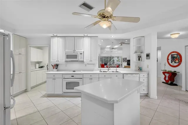 $549,500 | 1723 Starling Drive, Sarasota, FL 34231