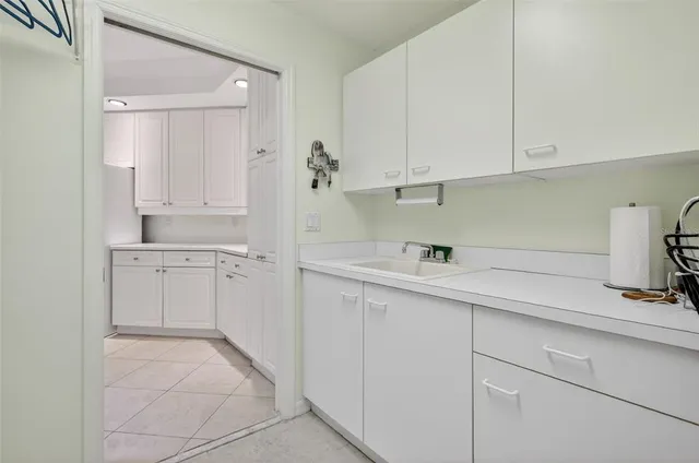 $549,500 | 1723 Starling Drive, Sarasota, FL 34231