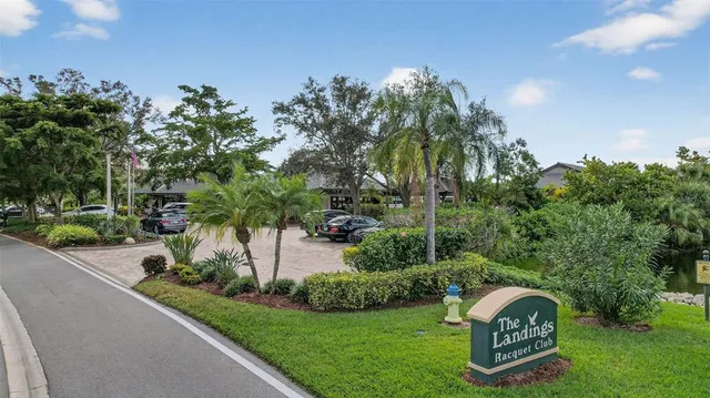 $549,500 | 1723 Starling Drive, Sarasota, FL 34231