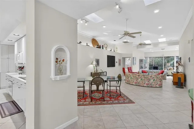 $549,500 | 1723 Starling Drive, Sarasota, FL 34231