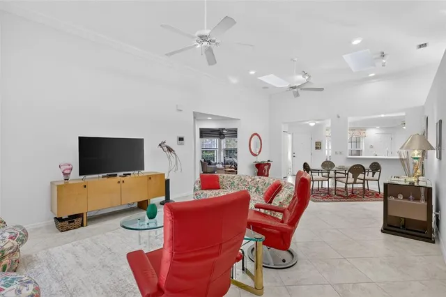 $549,500 | 1723 Starling Drive, Sarasota, FL 34231