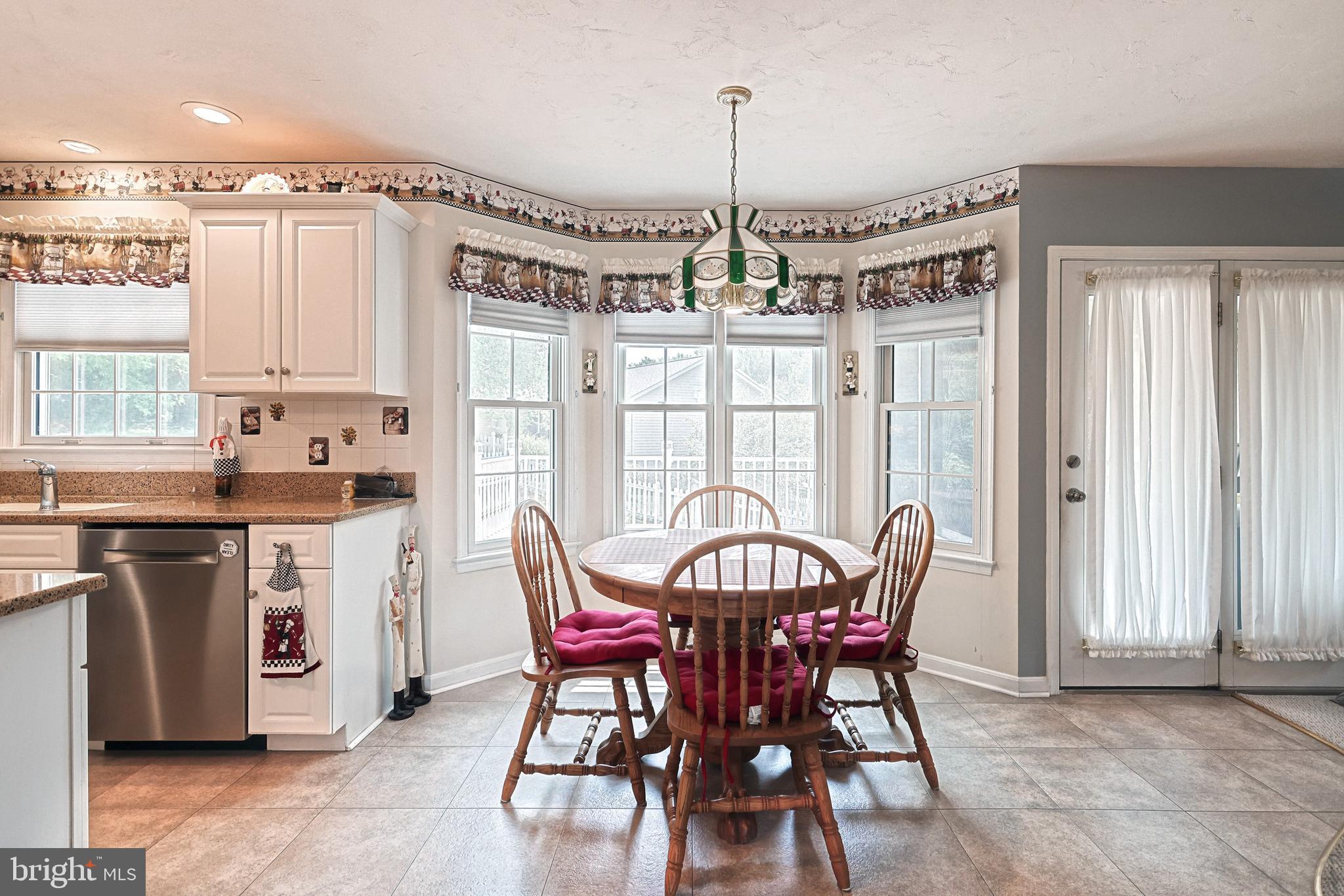 10 Larch Drive Hanover, PA 17331 - Photo 19 of 41 Eat-in Kitchen