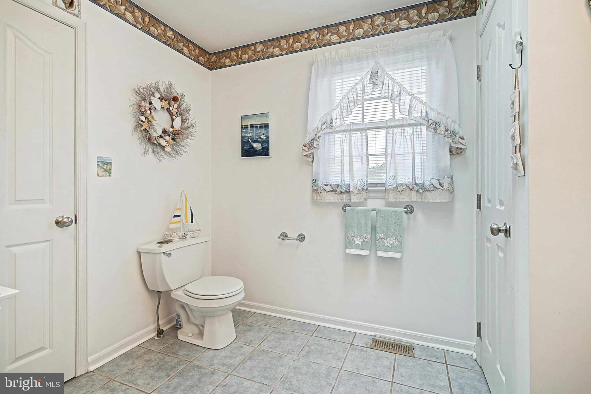 10 Larch Drive Hanover, PA 17331 - Photo 29 of 41 Primary Full Bath