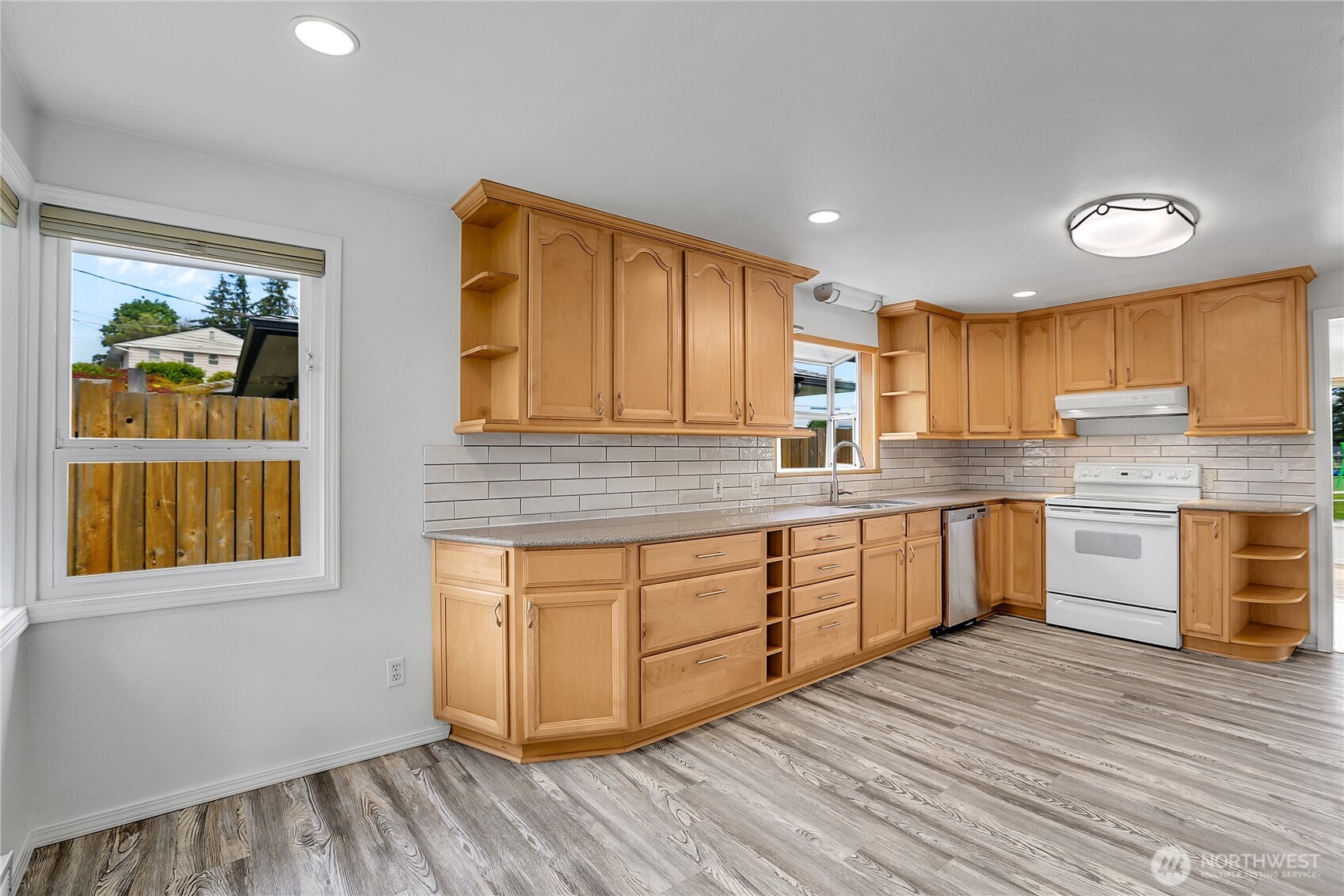 4828 Rucker Avenue Everett, WA 98203 - Photo 17 of 40