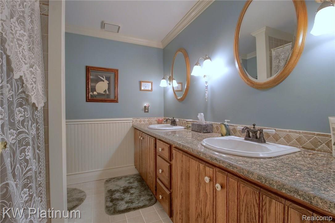 917 Brewer Road Leonard, MI 48367 - Photo 33 of 59 Bathroom.jpg