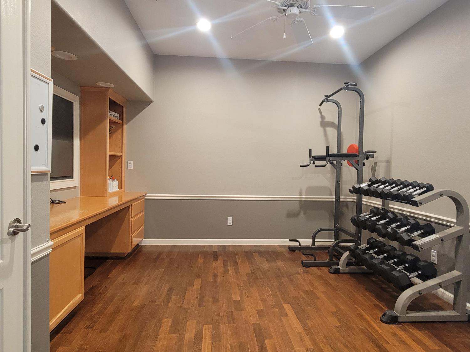 1607 Three Rivers Drive Marysville, CA 95901 - Photo 11 of 47 a view of a room with gym equipment