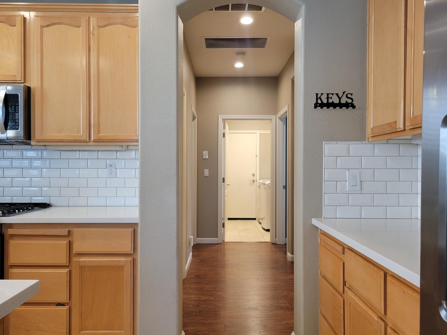 1607 Three Rivers Drive Marysville, CA 95901 - Photo 23 of 47 a bathroom with a sink and a mirror