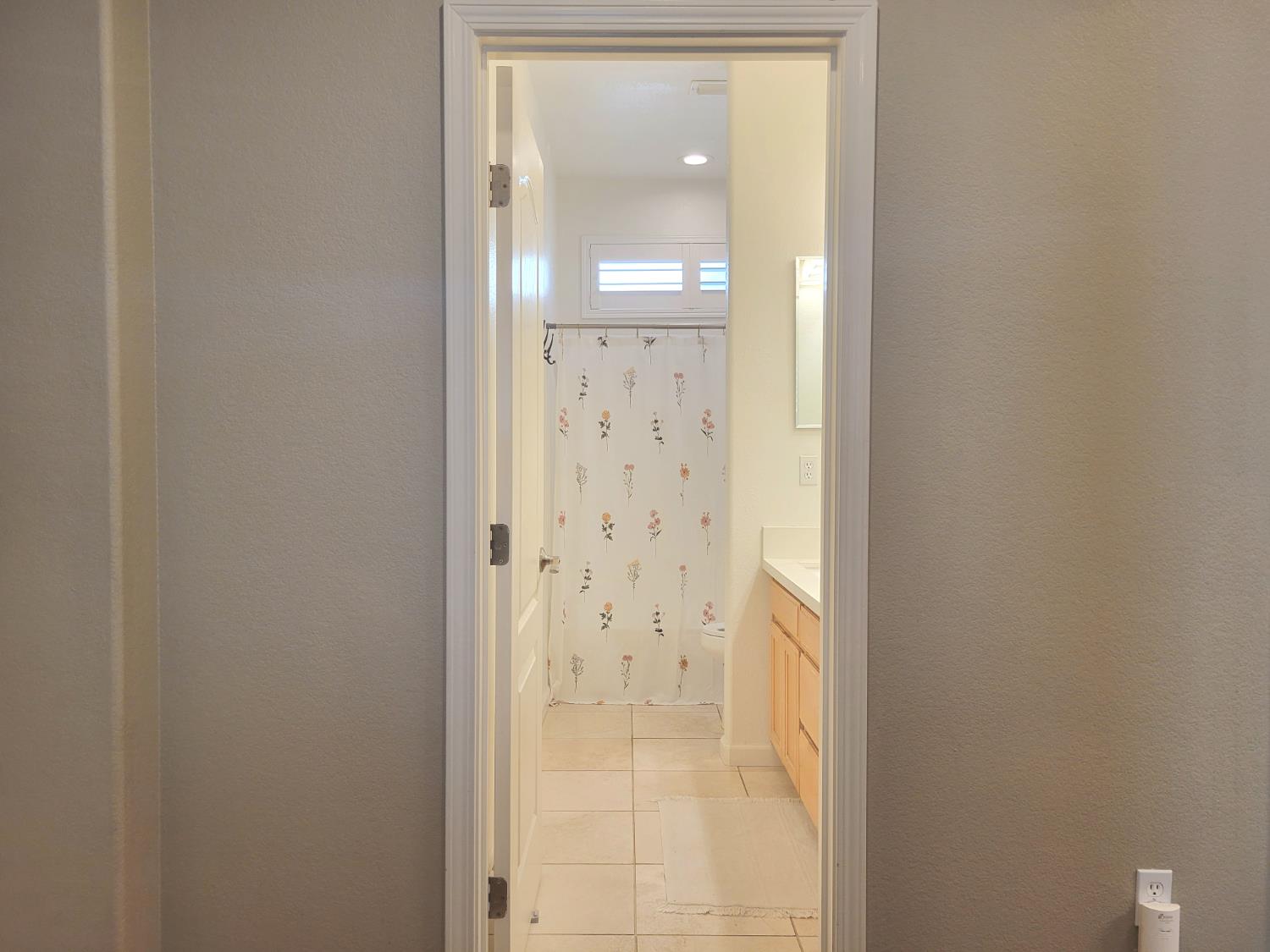 1607 Three Rivers Drive Marysville, CA 95901 - Photo 26 of 47 a view of a bathroom from a hallway