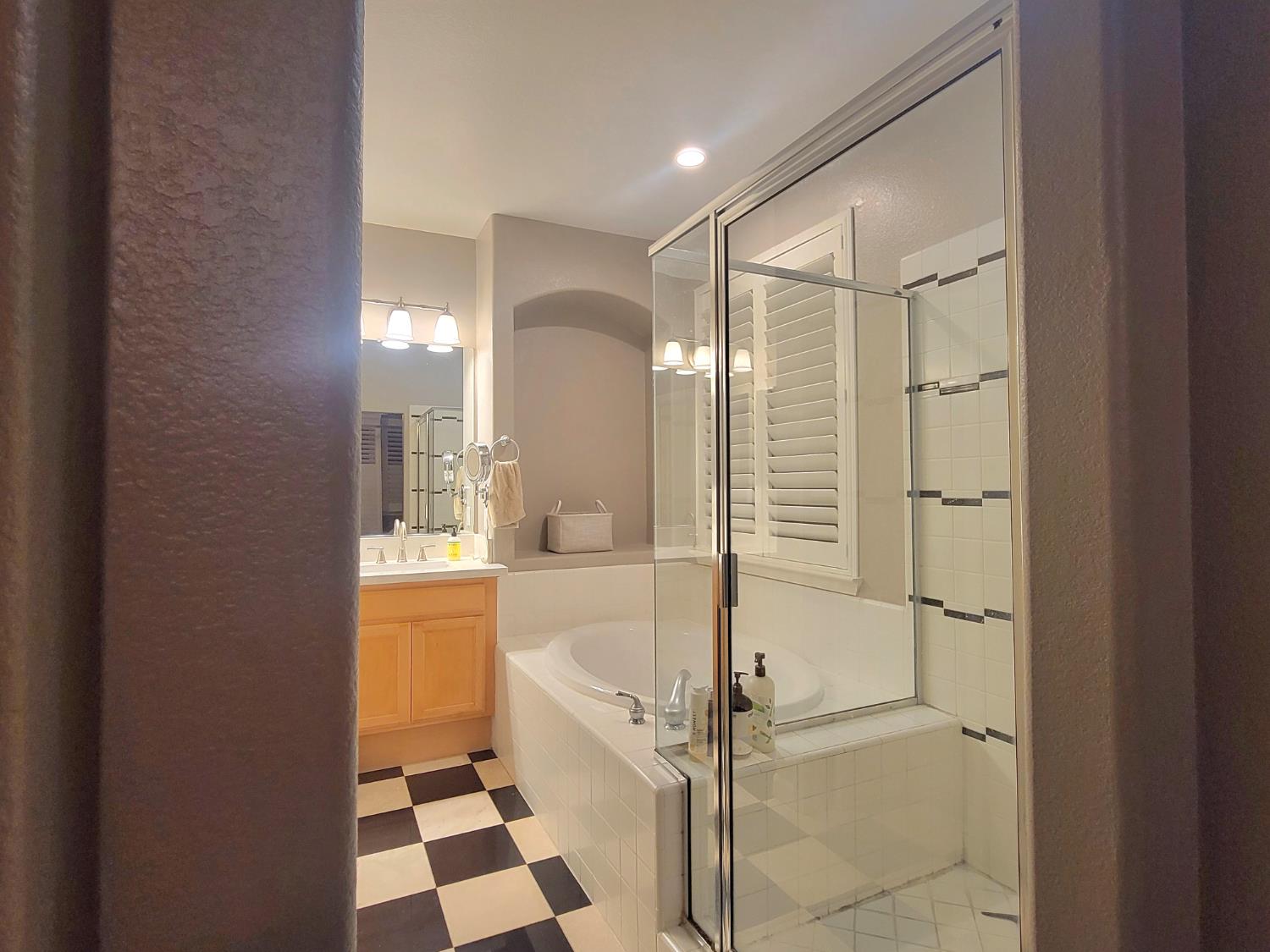 1607 Three Rivers Drive Marysville, CA 95901 - Photo 43 of 47 a bathroom with a glass shower door and a bathtub