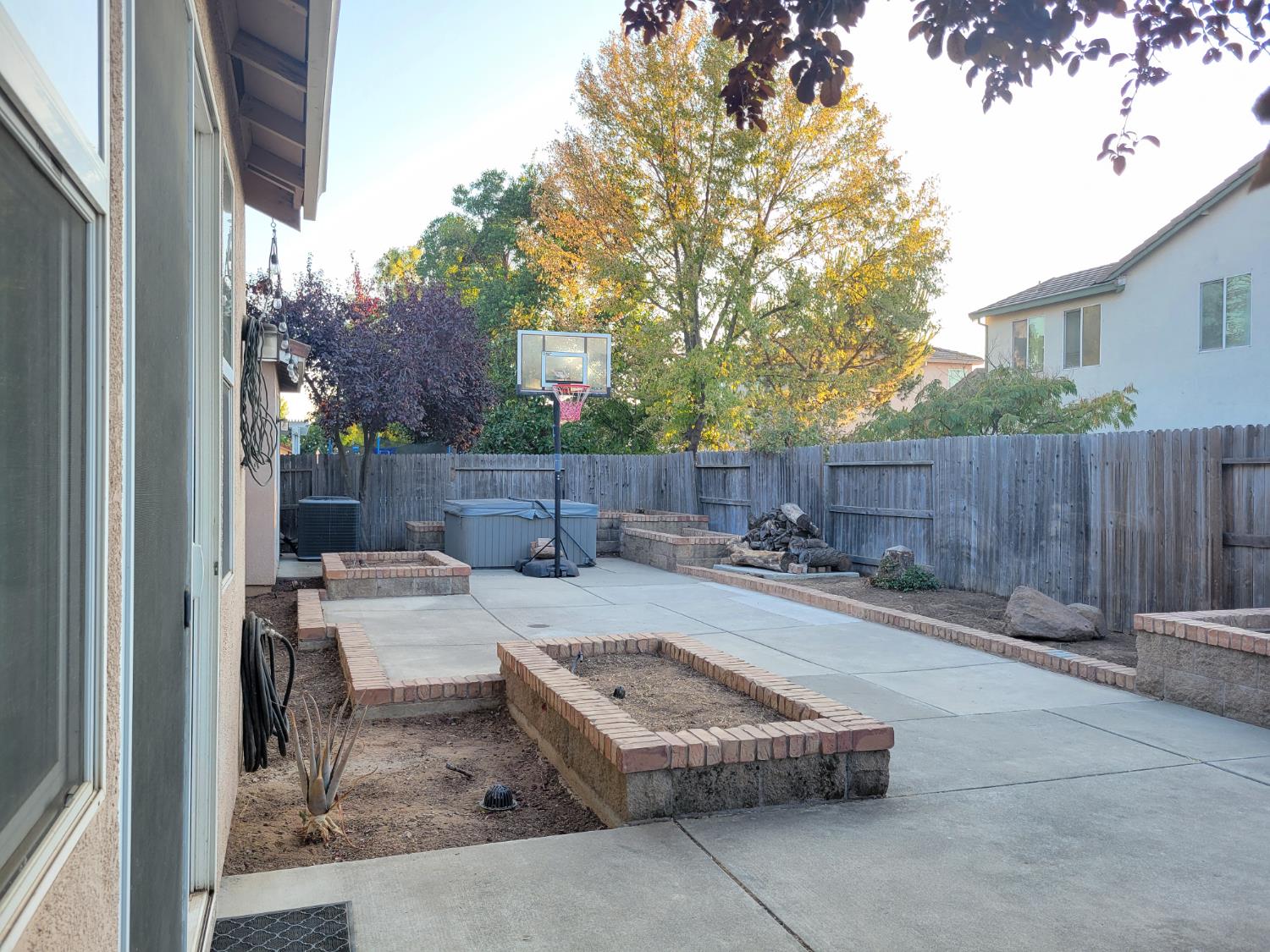 1607 Three Rivers Drive Marysville, CA 95901 - Photo 46 of 47 a backyard of a house with barbeque oven and a tree