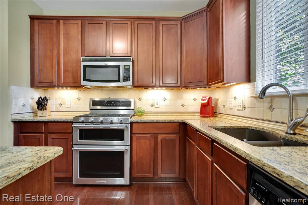 3214 Everett Drive Rochester Hills, MI 48307 - Photo 9 of 50