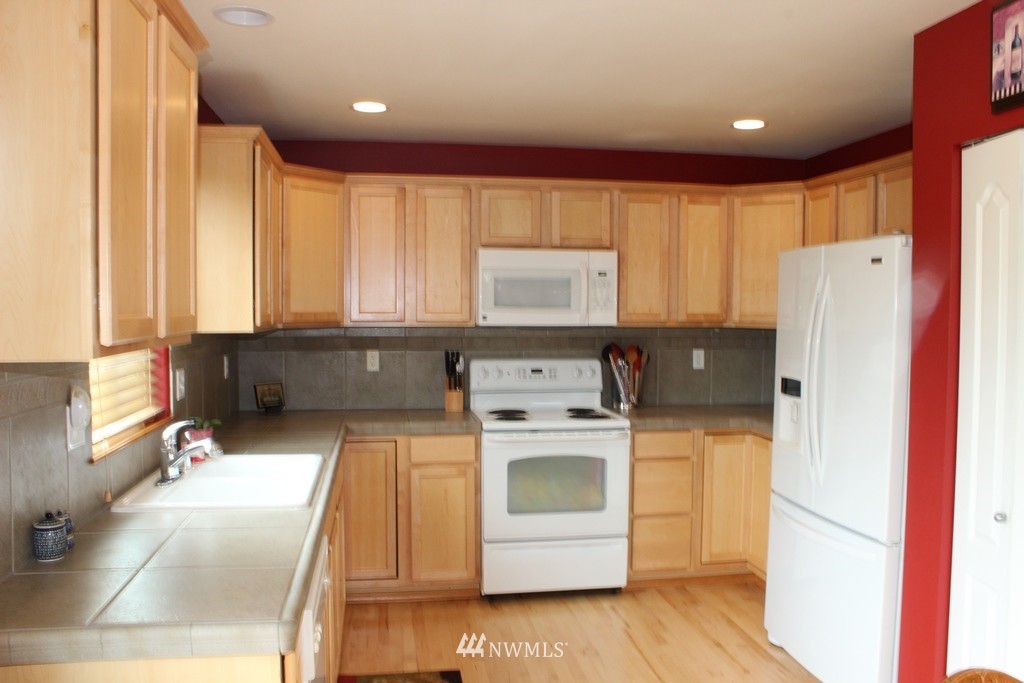 27727 Ridge Way Stanwood, WA 98292 - Photo 9 of 24