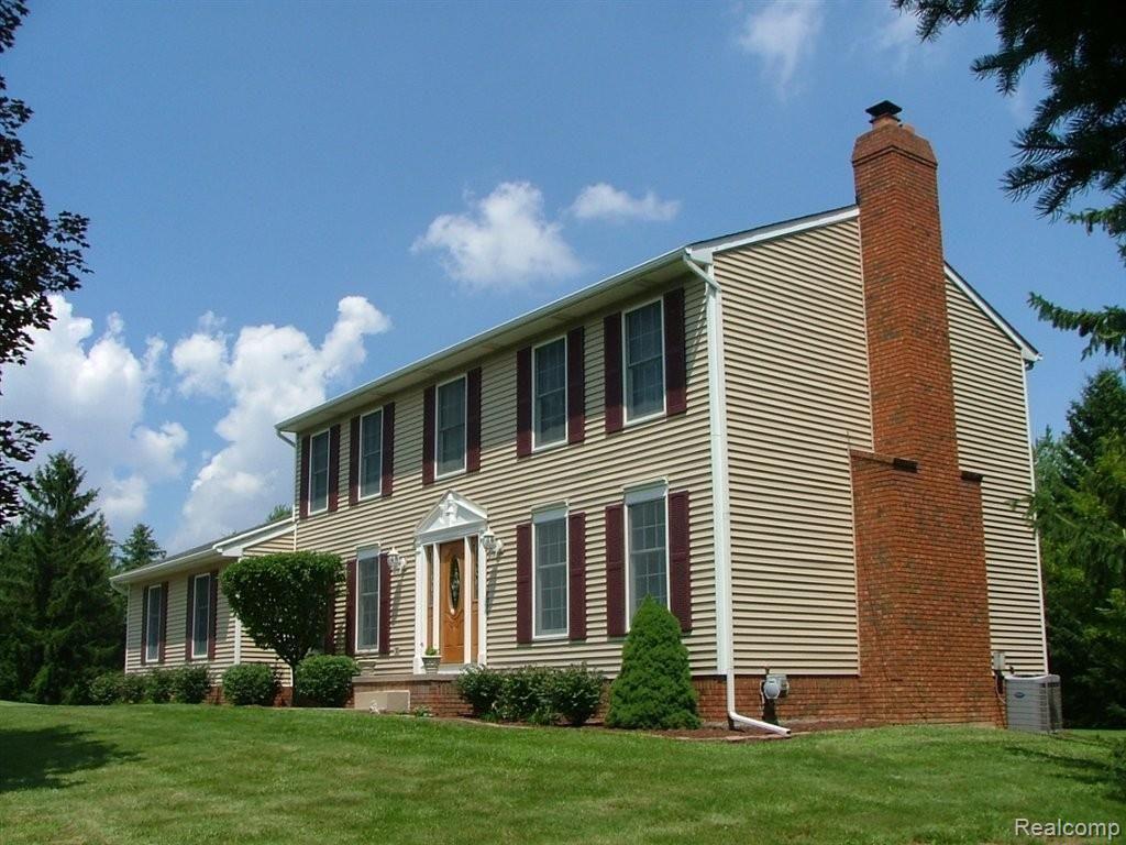 4071 Van Amberg Road Brighton, MI 48114 - Photo 2 of 25 Brick And Vinyl