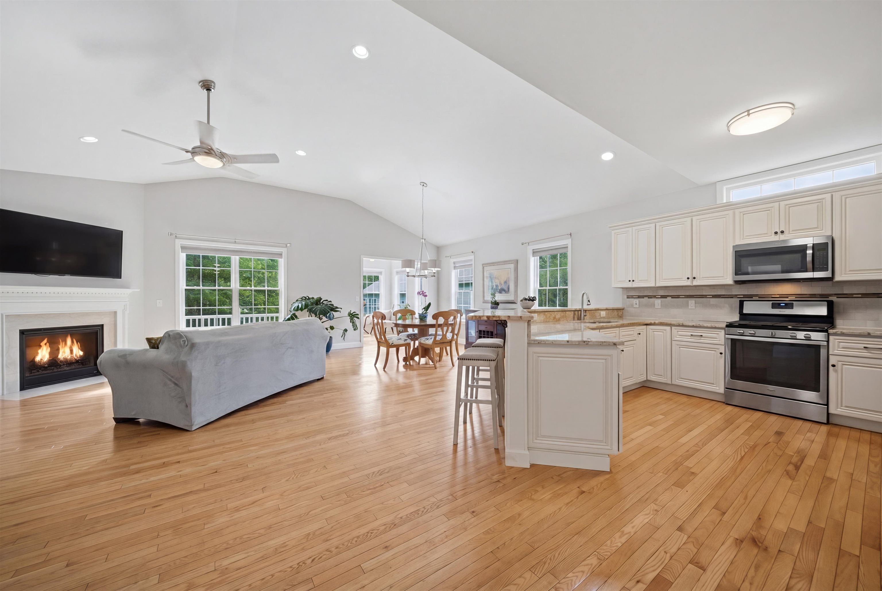 26 Pepper Hill Road Londonderry, NH 03053 - Photo 5 of 47