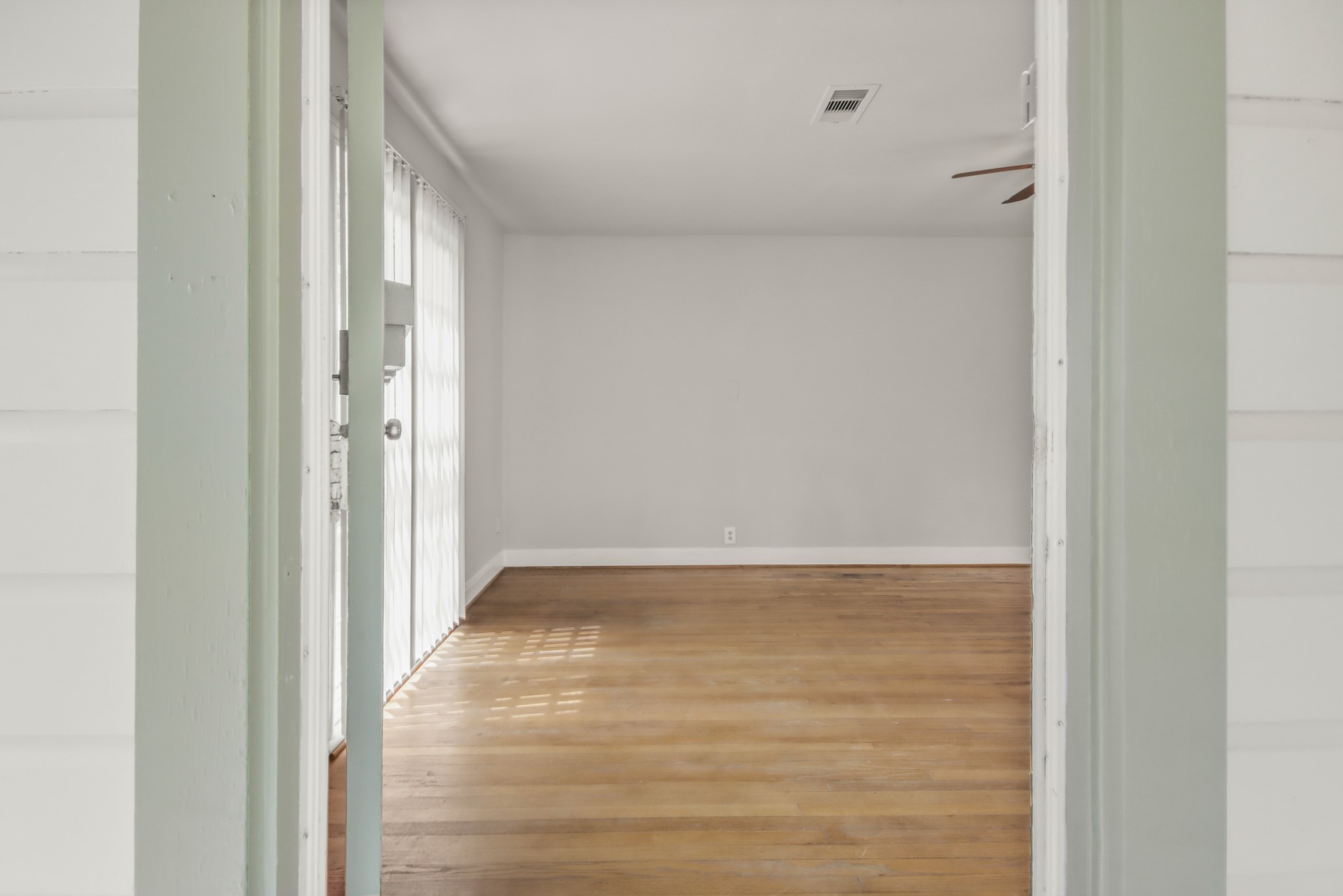 927 Walling Street Houston, TX 77009 - Photo 9 of 13 a view of an empty room