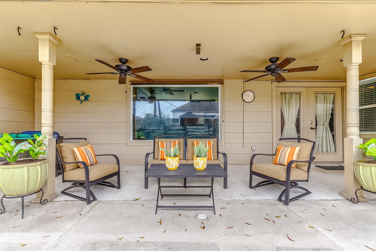 3022 Triway Lane Houston, TX 77043 - Photo 38 of 43 a view of a lobby with furniture and lounge chair