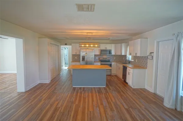 $3,500 | 7325 10th Street North, St. Petersburg, FL 33702