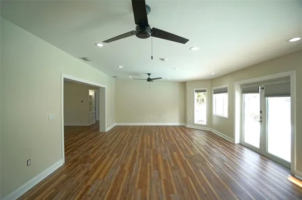 $3,500 | 7325 10th Street North, St. Petersburg, FL 33702