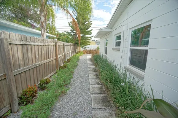 $3,500 | 7325 10th Street North, St. Petersburg, FL 33702