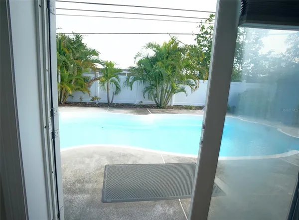 $3,500 | 7325 10th Street North, St. Petersburg, FL 33702