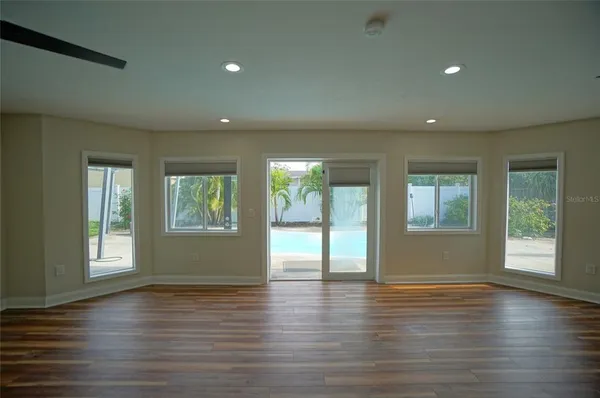 $3,500 | 7325 10th Street North, St. Petersburg, FL 33702