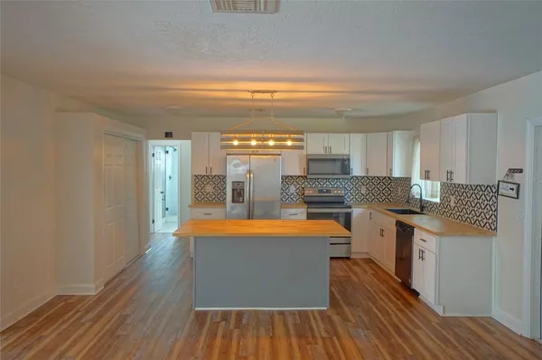 $3,500 | 7325 10th Street North, St. Petersburg, FL 33702