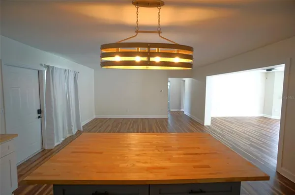 $3,500 | 7325 10th Street North, St. Petersburg, FL 33702