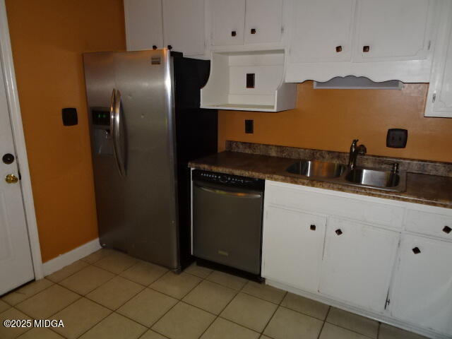 981 Santa Fe Trail Macon, GA 31220 - Photo 7 of 17 a kitchen with stainless steel appliances granite countertop a refrigerator and a sink