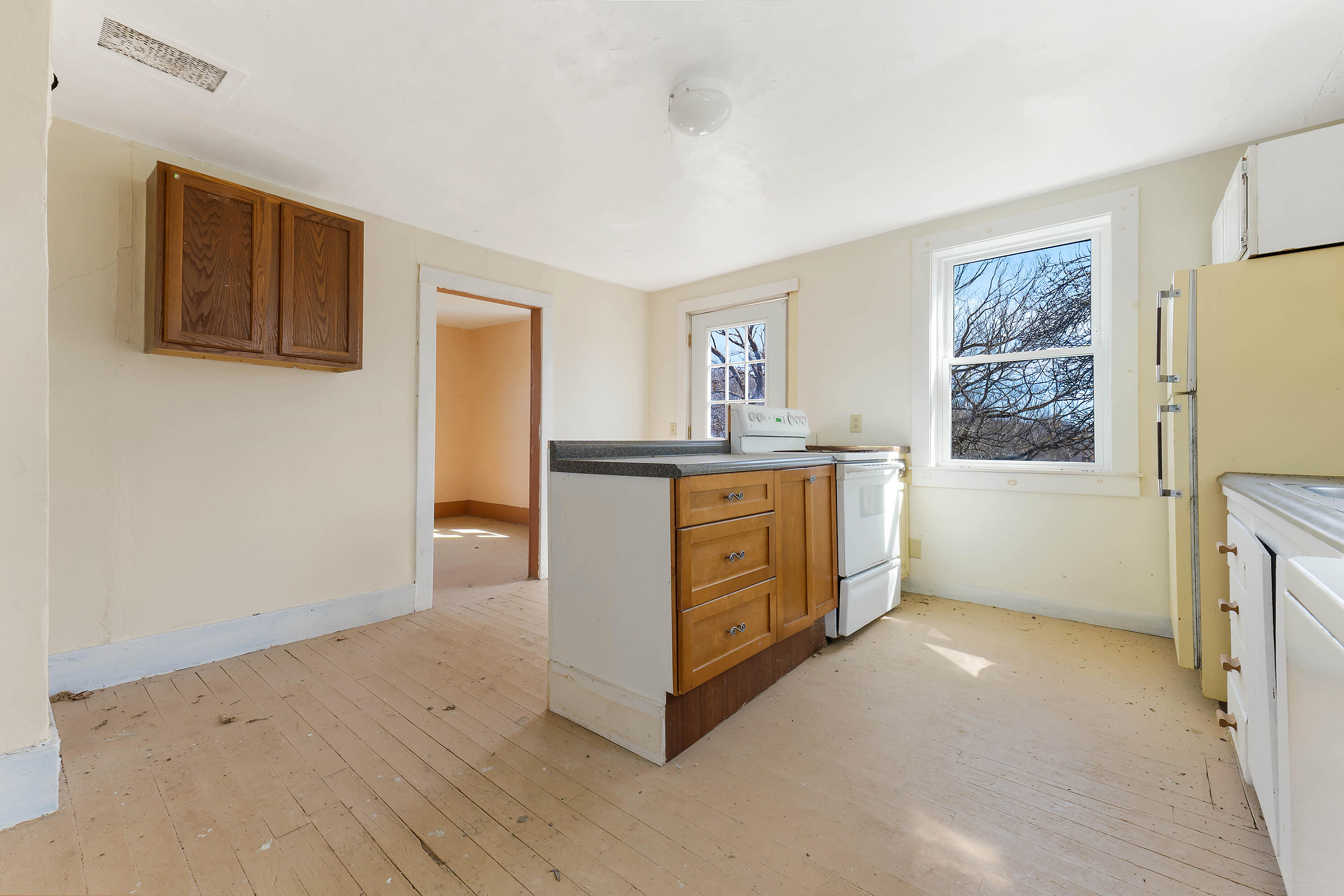 76 Fish Street Thomaston, ME 04861 - Photo 14 of 40 76 Fish St_113