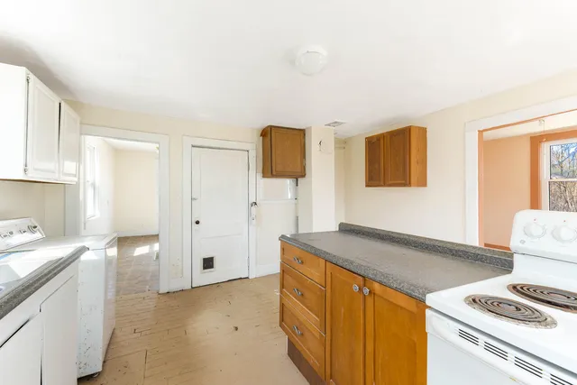 $159,000 | 76 Fish Street, Thomaston, ME 04861