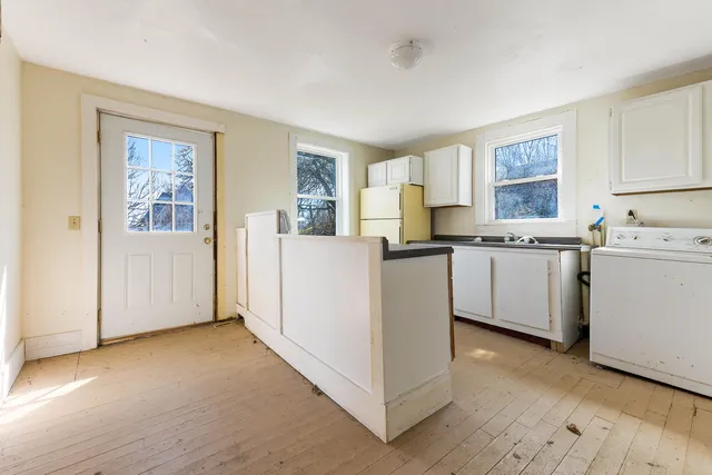 $159,000 | 76 Fish Street, Thomaston, ME 04861