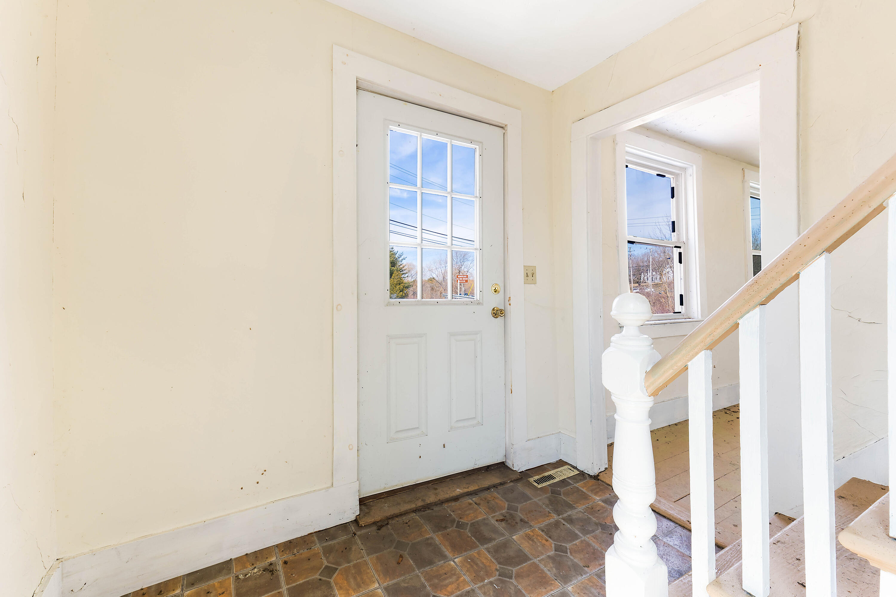 76 Fish Street Thomaston, ME 04861 - Photo 8 of 40 76 Fish St_107